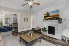 Chic 2BR near DT, 8 min walk to Park&Conservatory